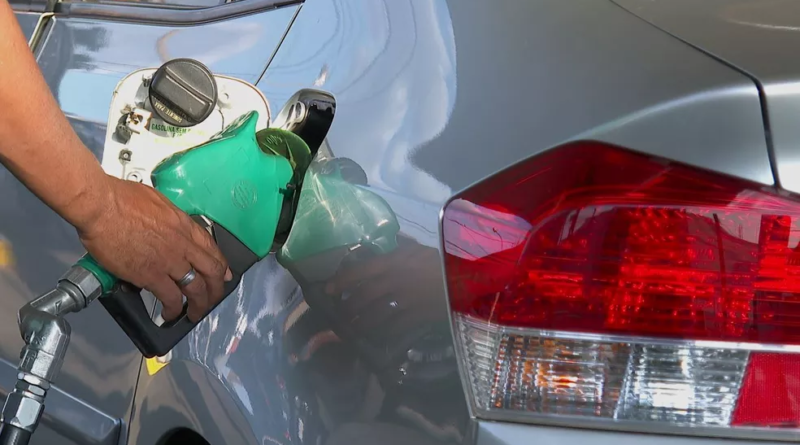 Após lei federal que limita ICMS sobre combustíveis, Zema anuncia redução do imposto em MG