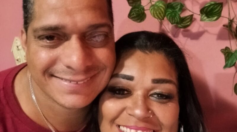 Vendedora de cachorro-quente relata em lágrimas destruição do único sustento da família, após Citroën atingir barraca em São João Nepomuceno