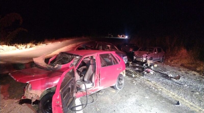 Serra de Bicas: Acidente na MG-126 mobiliza três ambulâncias e resulta em um óbito. Três pessoas da mesma família sobreviveram – todos de São João Nepomuceno