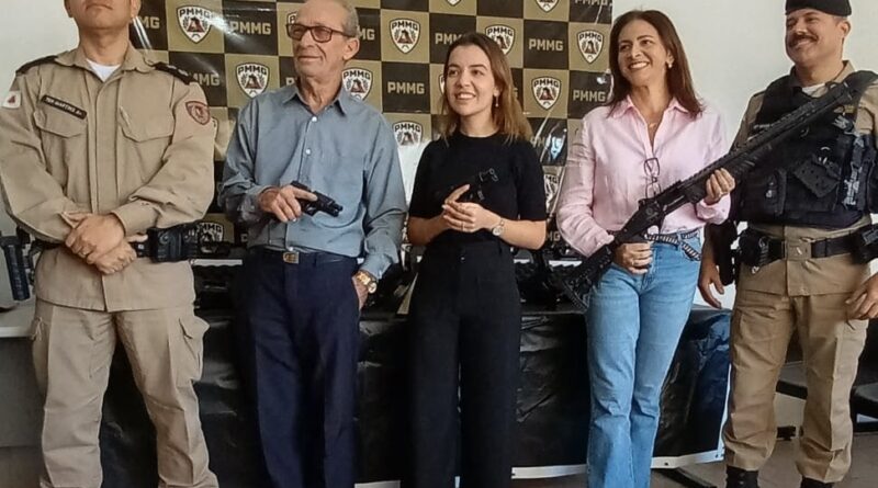 Deputada Chiara e vereadora Melissa entregam armamentos e recursos, reforçando o trabalho da Polícia Militar em Bicas