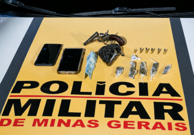 Sábado à noite: Motorista admite uso de maconha ao volante e dupla é presa com droga e arma na MG-353, em Coronel Pacheco