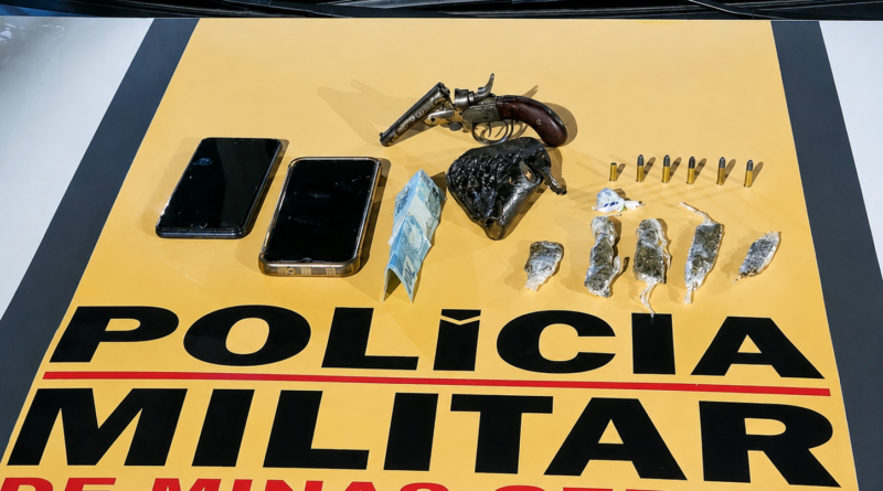 Sábado à noite: Motorista admite uso de maconha ao volante e dupla é presa com droga e arma na MG-353, em Coronel Pacheco