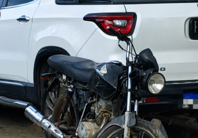Colisão entre celta, motocicleta e moto elétrica deixa dois feridos, em Guarará