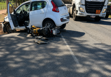 Acidente entre carro e motocicleta deixa duas pessoas feridas na MG-133, entre Piau e Coronel Pacheco