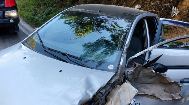 Entre Tabuleiro e Piau: Colisão entre caminhão e carro deixa três feridos e mobiliza forças de resgate na MG-133