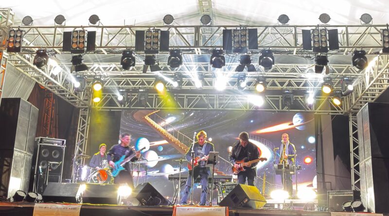 Cidade da Música é encerrado com show de Flávio Venturini e reúne multidão na Praça da Bandeira